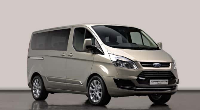 samochód Ford Turneo Custom przód