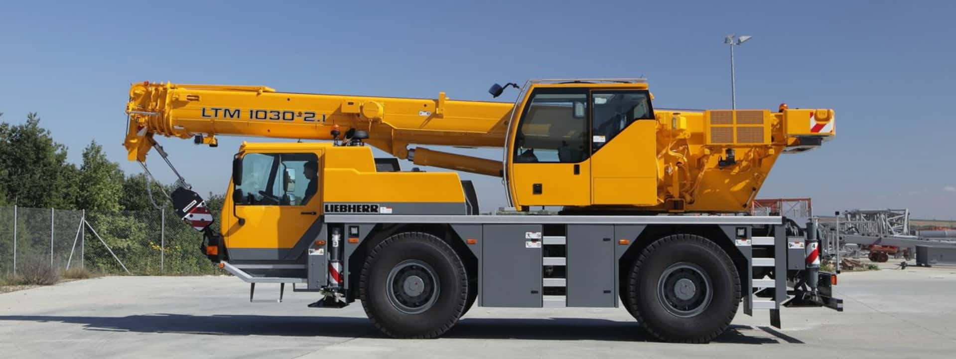 dźwig Liebherr 1030/2 widok bok