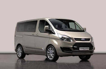 samochód Ford Turneo Custom przód